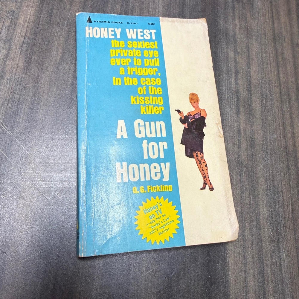 Honey West A Gun for Honey G.G. Fickling Pyramid Books R-1167 Vintage Paperback